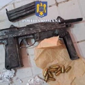 Un bărbat încerca să vândă un pistol-mitralieră în județul Ilfov