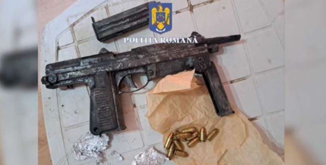 Un bărbat încerca să vândă un pistol-mitralieră în județul Ilfov