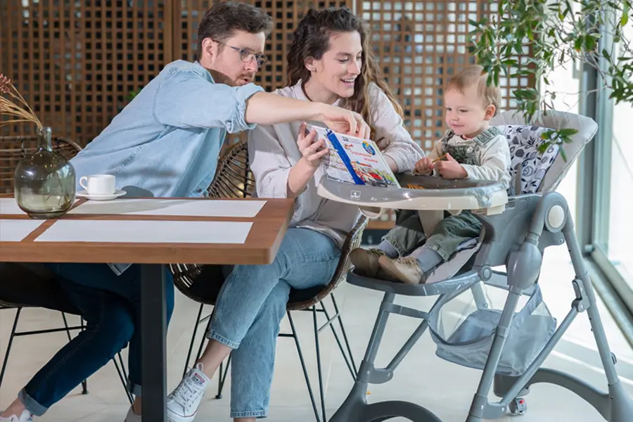 Cele 5 criterii esențiale pe care trebuie să le aibă un scaun de masă pentru bebe
