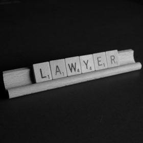 servicii de avocat drept comercial în București