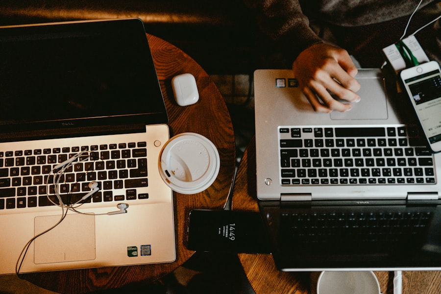 Photo Laptop and coffee