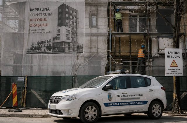 Când administrația locală concurează cu sectorul privat schele, imobiliare și granița dintre serviciu public și activitate comercială