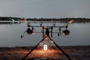 Activități de seară după o zi caldă în Ilfov - pescuit nocturn