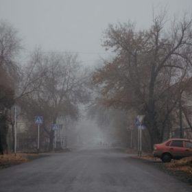 Fotografia de stradă în comunele din Ilfov pe vreme de ceață matinală