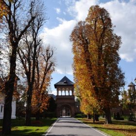 Palatul Mogoșoaia - Peisaj de toamnă