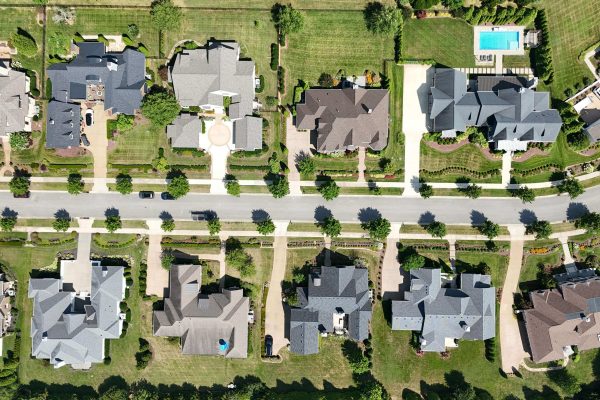 Analiză: Ștefăneștii de Jos și Voluntari, printre cele mai scumpe piețe rezidențiale din România. Creșteri de 17% față de 5% în București