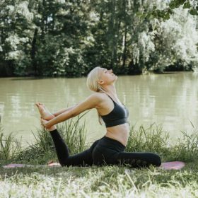 Yoga și meditație în natură dimineața în Ilfov