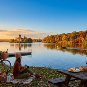 Ziua perfectă de octombrie cu cer senin în Ilfov