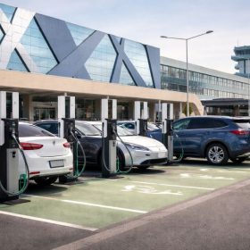 Șapte stații ultra-rapide pentru mașini electrice sunt funcționale la Aeroport Otopeni