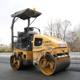 Dărăști scoate la licitație asfaltarea a 2,12 kilometri pe trei străzi
