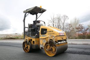 Dărăști scoate la licitație asfaltarea a 2,12 kilometri pe trei străzi