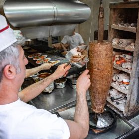 Tunari Doner: adrese, meniu și program — ghid local