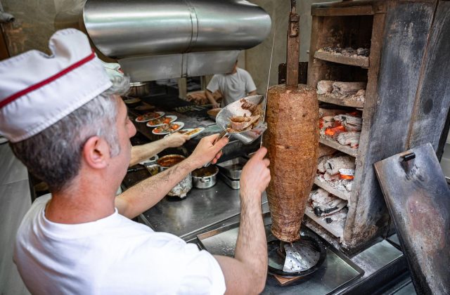 Tunari Doner: adrese, meniu și program — ghid local
