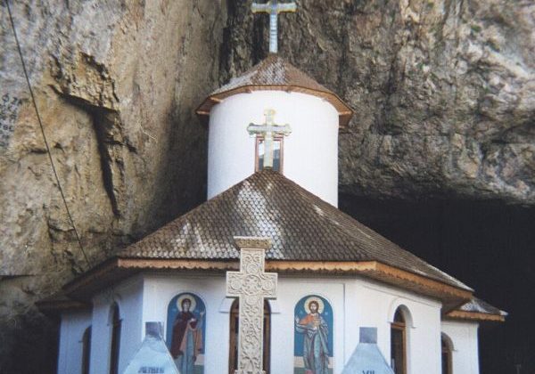 Mănăstirea Peștera Ialomiței - Ilfoveni - Ilfovul.ro