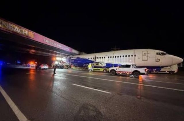 Un avion dezafectat transportat spre Voluntari a blocat temporar DN1 la Balotești